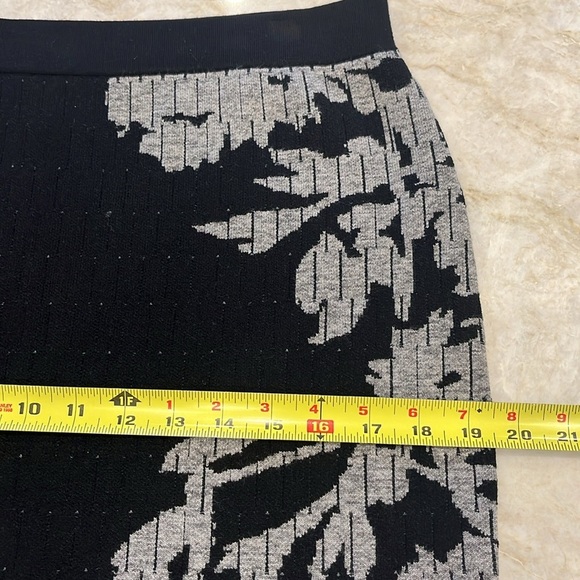 LEO & SAGE Revolve Brand | Sweater Pencil Skirt | Black & Grey | Size Large - Picture 4 of 11
